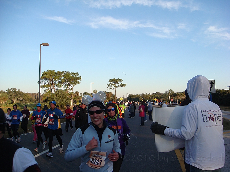 Florida [2010 Jan] 061.JPG - Scenes from the Disney World Marathon